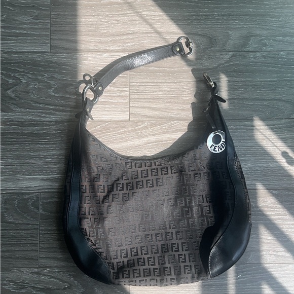 Large Fendi | Vintage, broken strap | excellent condition - Picture 4 of 4